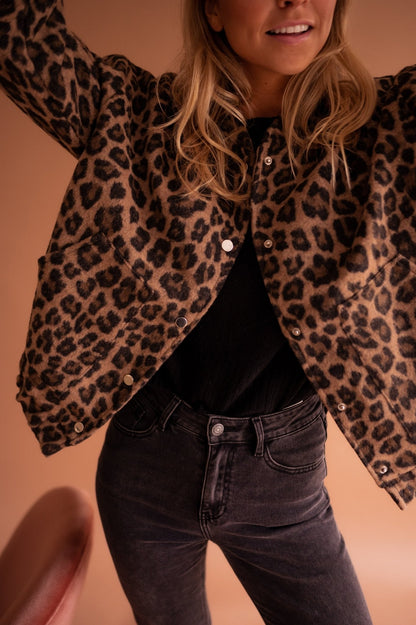 Aureta | Modes jaka - Élégance et style pour toutes les occasions