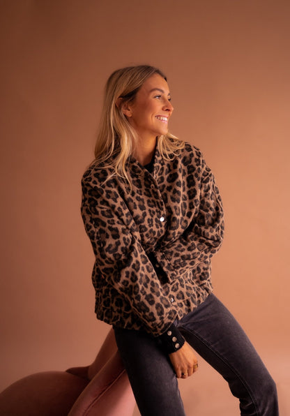 Aureta | Modes jaka - Élégance et style pour toutes les occasions
