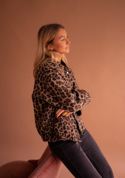 Aureta | Modes jaka - Élégance et style pour toutes les occasions
